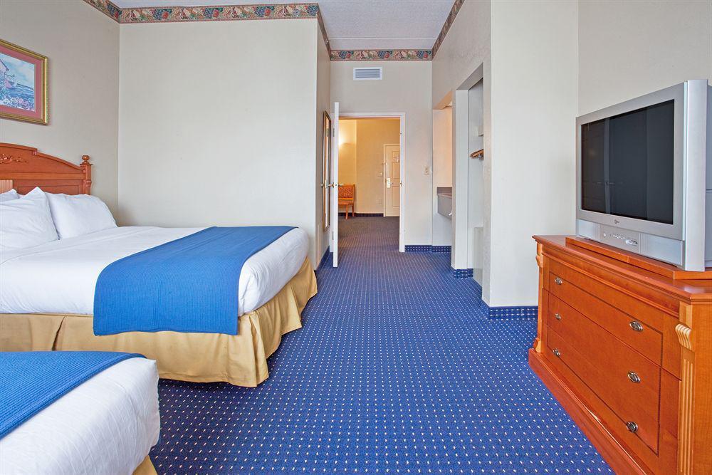 Savannah Gateway Hotel & Suites 乔治敦 客房 照片
