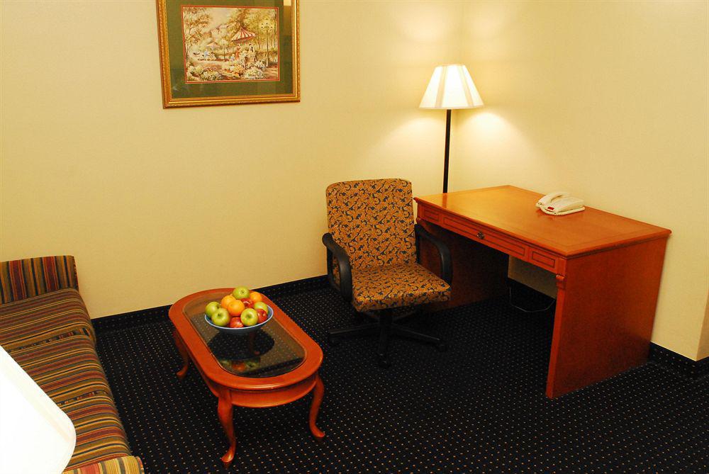Savannah Gateway Hotel & Suites 乔治敦 客房 照片
