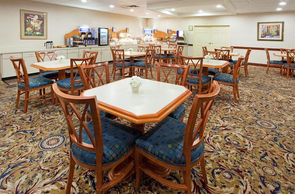 Savannah Gateway Hotel & Suites 乔治敦 餐厅 照片