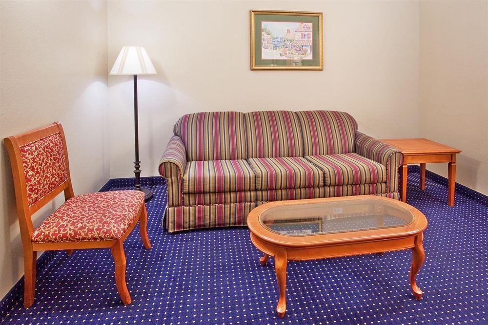 Savannah Gateway Hotel & Suites 乔治敦 客房 照片