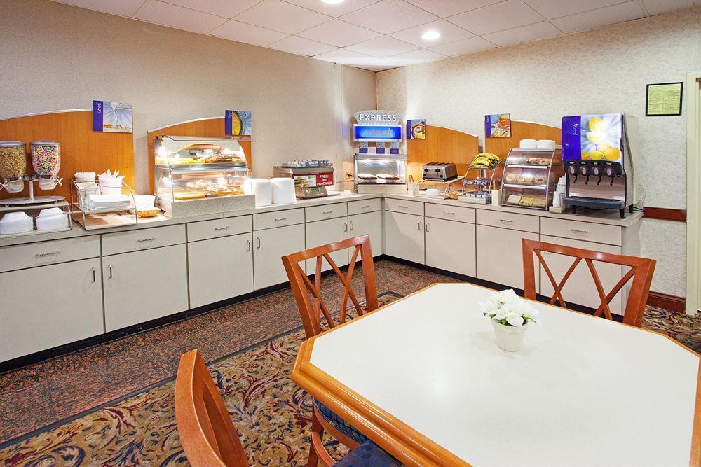 Savannah Gateway Hotel & Suites 乔治敦 外观 照片